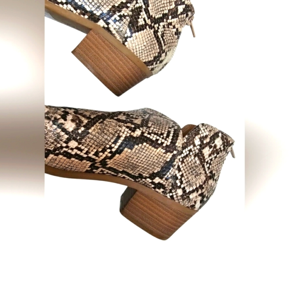 Express Brown & Cream Snakeprint Faux Leather Ankle Zip up Heel Boots Booties 9 - Picture 8 of 12